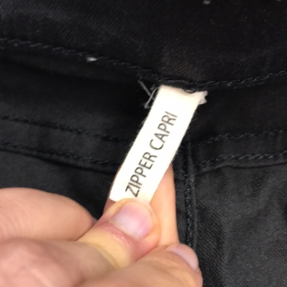 Rag & Bone Black Skinny Zipper Capri Jeans - Picture 4 of 12